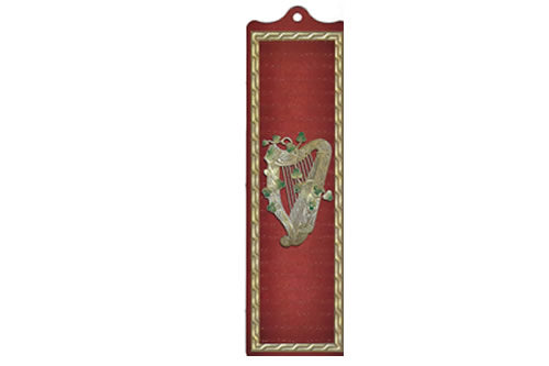 Leabharmharc dearg le Cláirseach / Red bookmark with harp